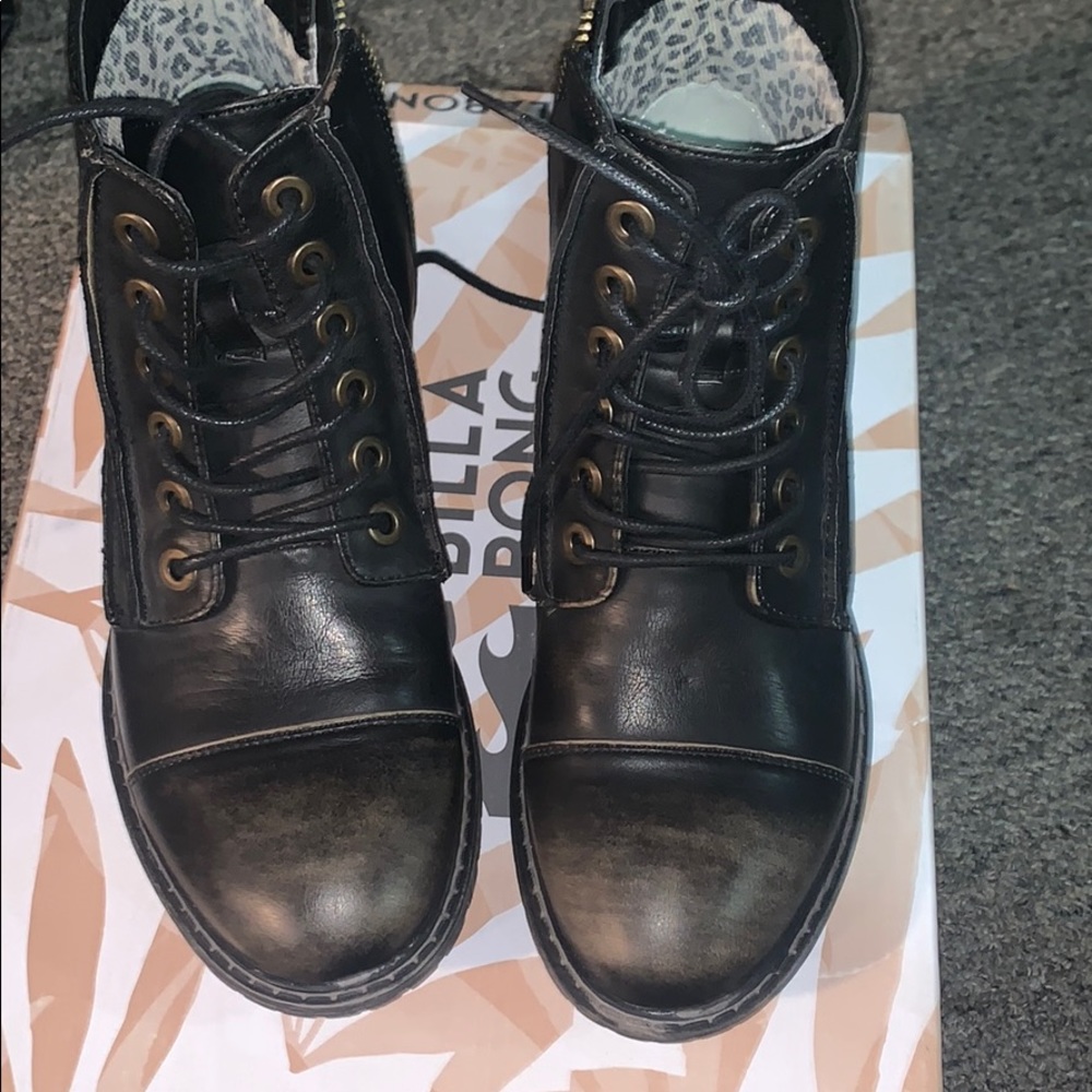Billa Bong size 6.5 black booties.